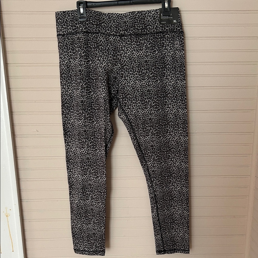 Leggings  black/white leopard print.